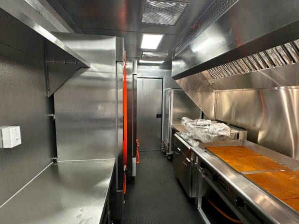 2025 SDG Concession Trailers 8.5X26 Loaded – Restaurant Equipment - Image 5